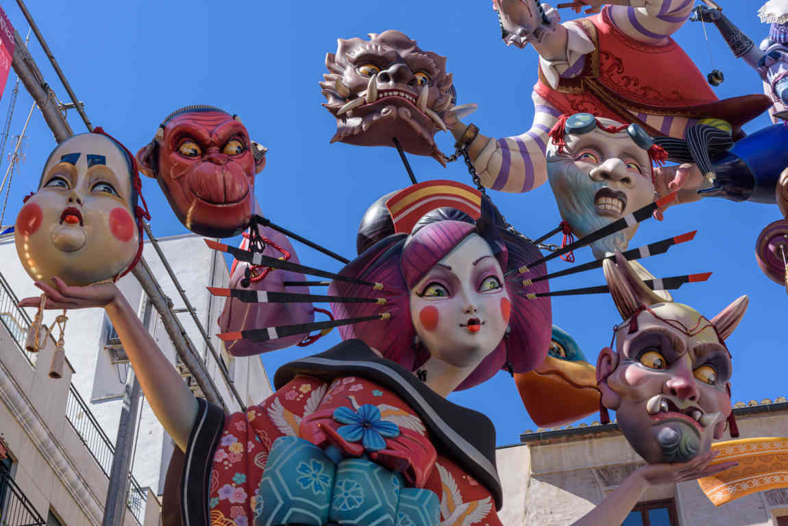 Valencia - fallas 2023 - 2 premio - falla plaza del Pilar - We will survive 12.jpg